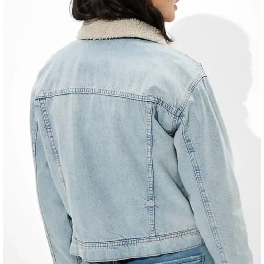 NWT American Eagle Sherpa Denim Trucker Jacket Blue Women's Size Medium - Picture 2 of 14